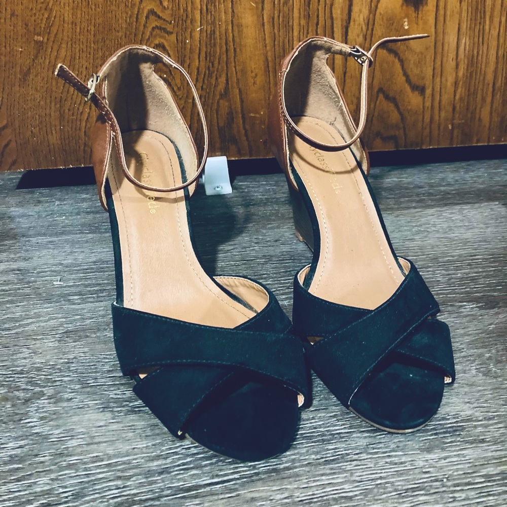 Wedge with ankle strap